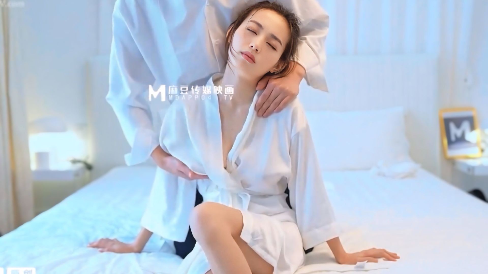 ⁣CZ0005 Lustful masseuse he is touching my tits